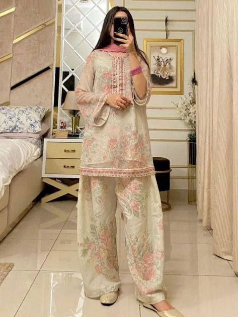 *Launching New  Đěsigner Party Wear Look Pur Sifon Georgette Top & Farshi Palazzo With Dupatta set*