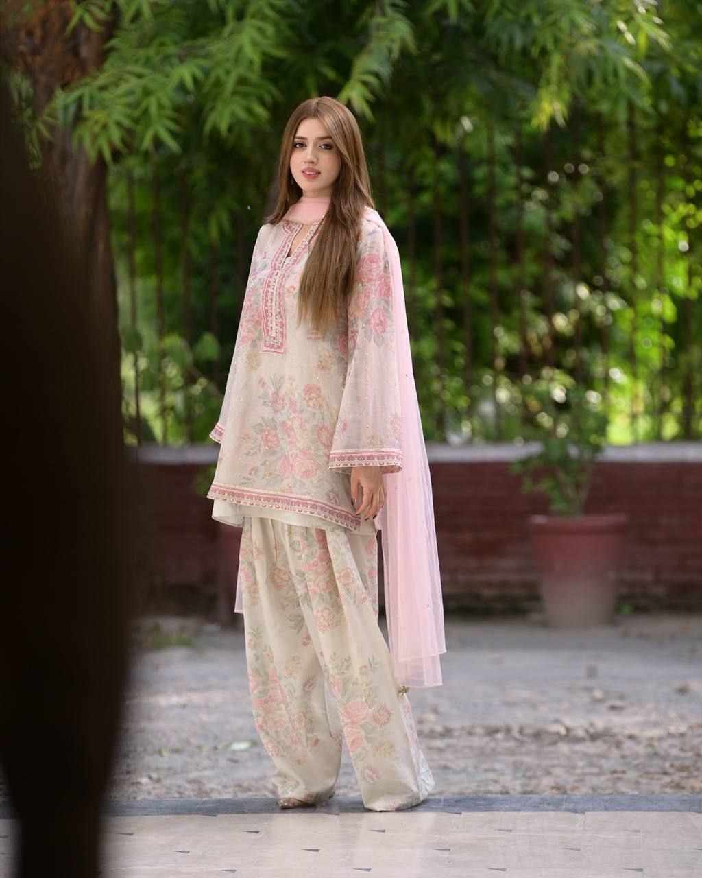 *Launching New  Đěsigner Party Wear Look Pur Sifon Georgette Top & Farshi Palazzo With Dupatta set*