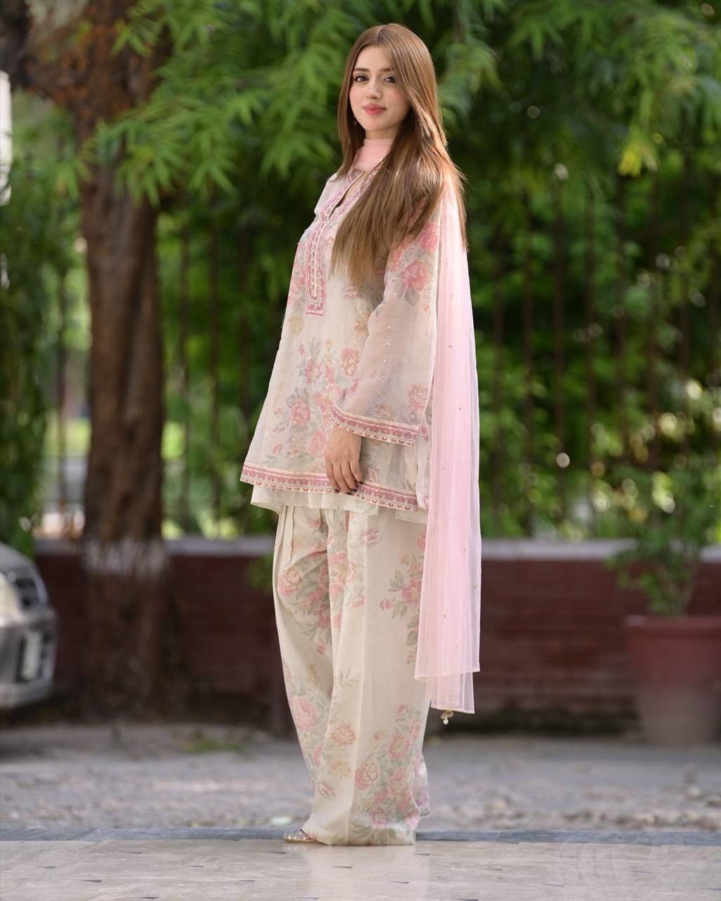 *Launching New  Đěsigner Party Wear Look Pur Sifon Georgette Top & Farshi Palazzo With Dupatta set*