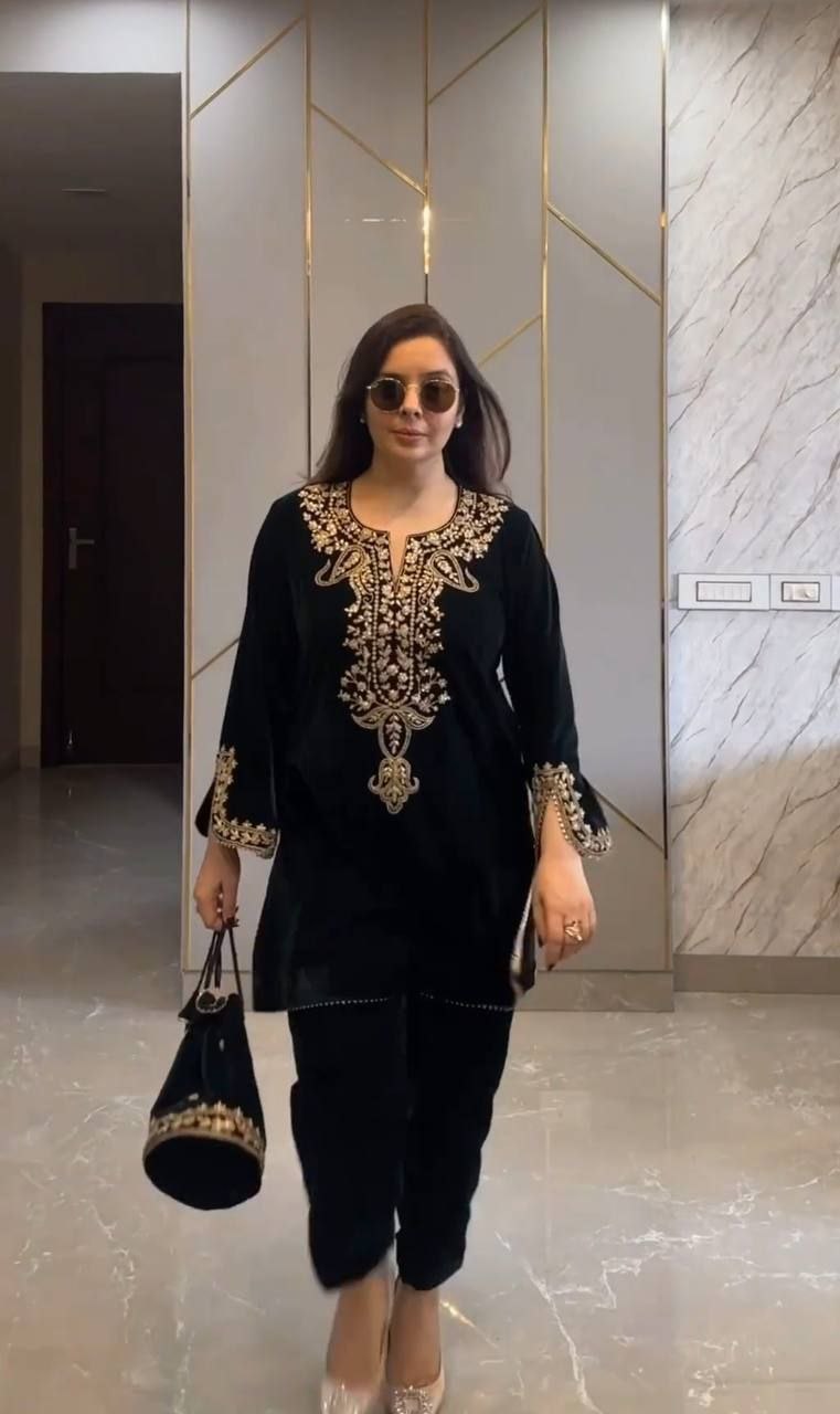 Launching New Real Modeling Party Wear Look Velvet Top With Fully Stiched Bottom Ready To Wear Collection